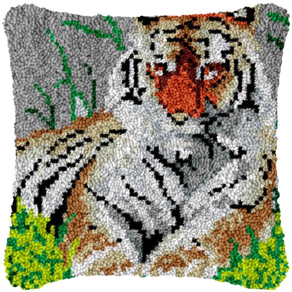 Chilling in the Grass - Latch Hook Pillow Kit