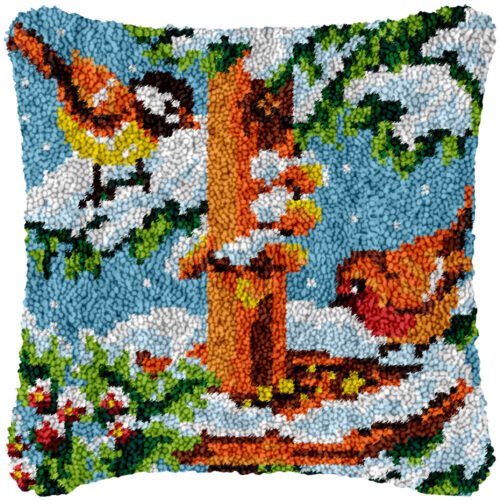 Seasons Feeding - Latch Hook Pillow Kit
