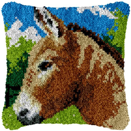 Baby Horse - Latch Hook Pillow Kit