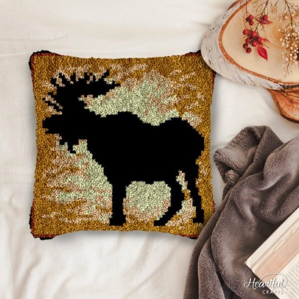 Black Moose - Latch Hook Pillow Kit