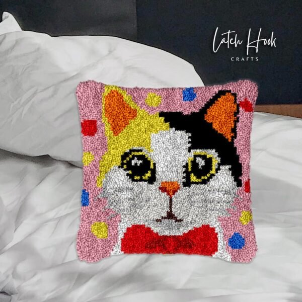 Courteous Cat - Latch Hook Pillow Kit