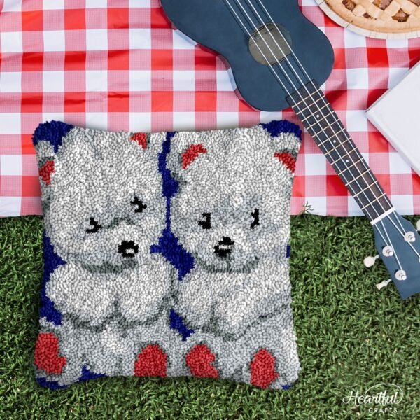 Cuddly Bears - Latch Hook Pillow Kit