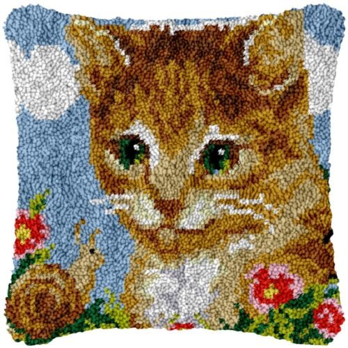 Curious in Nature - Latch Hook Pillow Kit