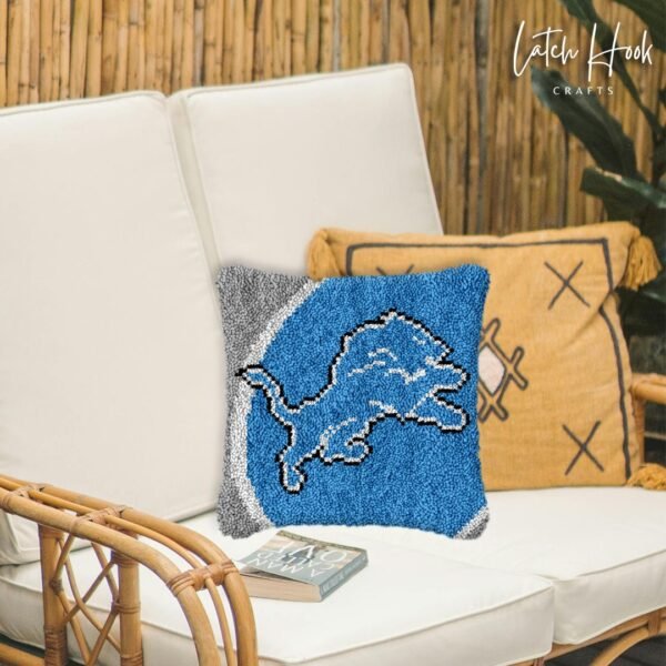 Detroit Lions - Latch Hook Pillow Kit
