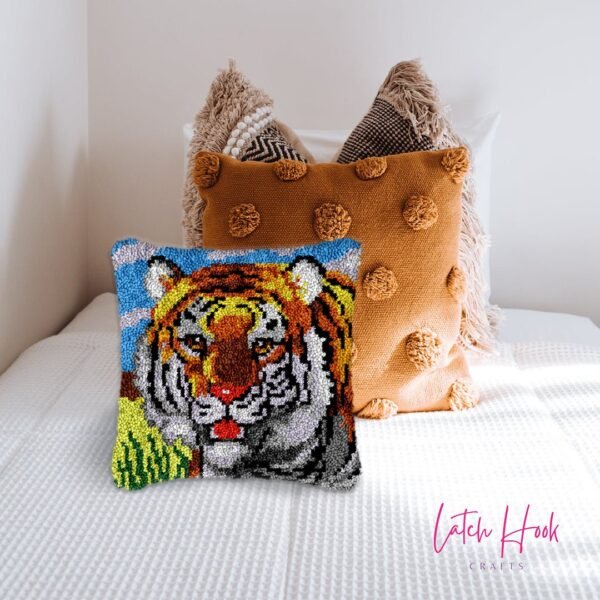 Ferocious Cat - Latch Hook Pillow Kit