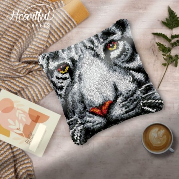 Green Eyed Tiger - Latch Hook Pillow Kit