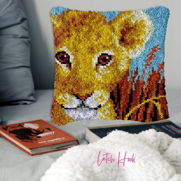 Innocent Cub (Sky Blue) - Latch Hook Pillow Kit