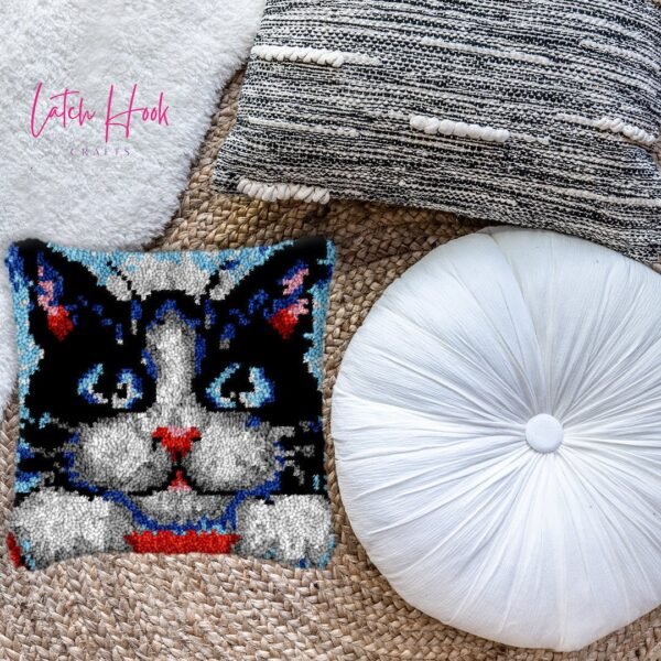 Large Eyes Peeking Cat - Latch Hook Pillow Kit