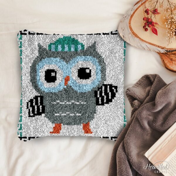 Look Over There! - Latch Hook Pillow Kit