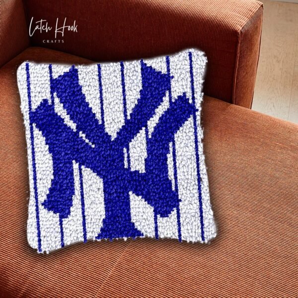 New York - Latch Hook Pillow Kit