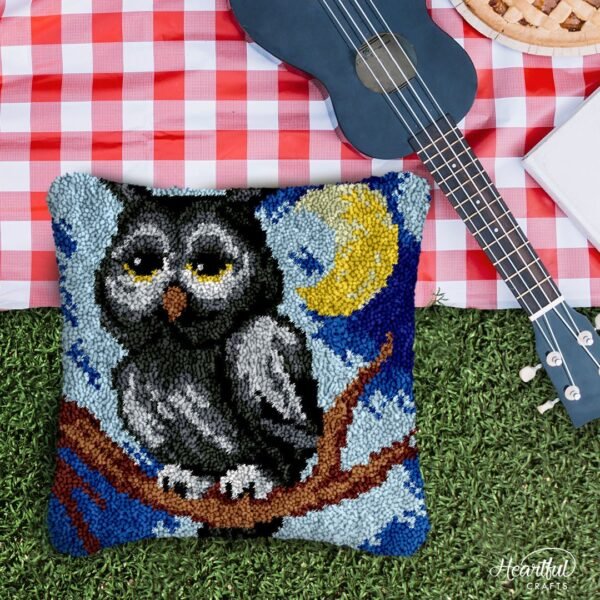 Old Wise Owl - Latch Hook Pillow Kit
