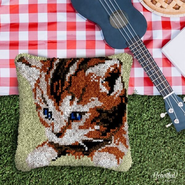 Pouting Kitten - Latch Hook Pillow Kit