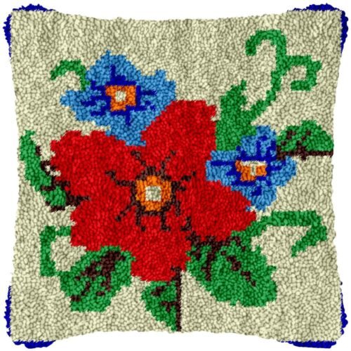 Red Poinsettia - Latch Hook Pillow Kit