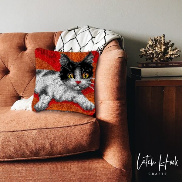 Smiley Cat - Latch Hook Pillow Kit